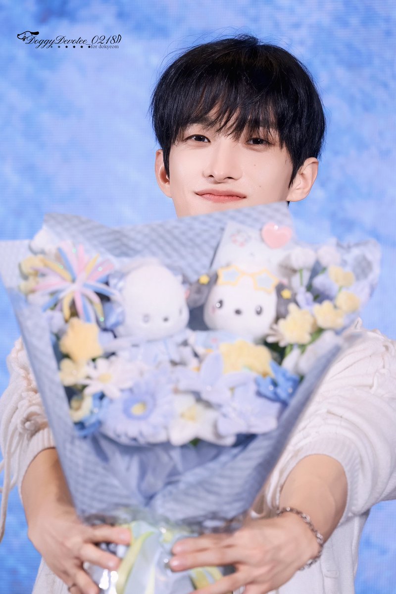 260208
yzy shanghai

#도겸 #이석민 
#ドギョム #DOKYEOM 
#세븐틴 #SEVENTEEN
<a href="/pledis_17/">세븐틴(SEVENTEEN)</a>