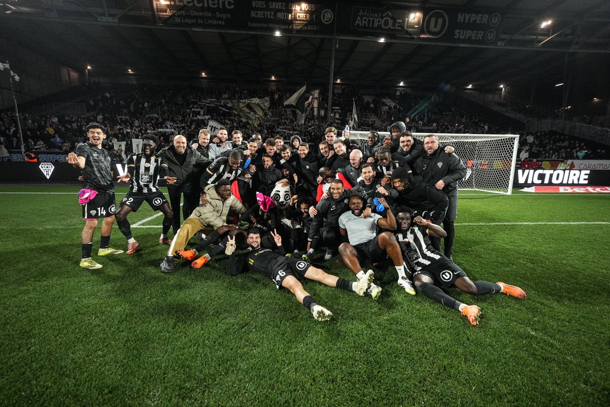 AngersSCO_EN's tweet photo. 𝐓𝐄𝐀𝐌 🖤🤍 https://t.co/MuMdTlR9zq