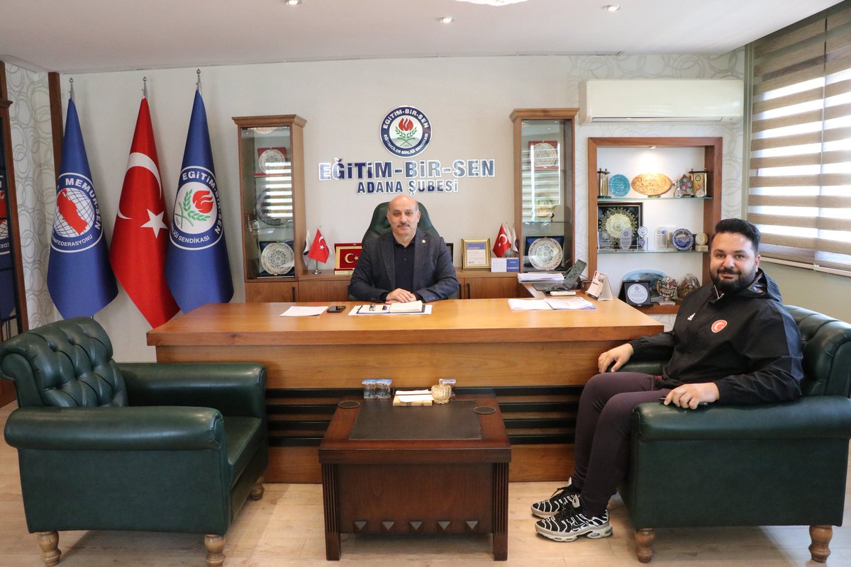 sarigecili01's tweet photo. Adana Gençlik ve Spor İl Müdürlüğü Okul Sporları İl Koordinatörü, Beden Eğitimi Öğretmeni ve Milli Sporcu Burak Gülmez nezaket ziyaretinde bulundu.

Sendika binamızdaki görüşmede eğitim ve gençlik meseleleri üzerine verimli bir görüşme gerçekleştirdik.

Ziyareti  nedeniyle Sayın Gülmez’e teşekkür ediyorum.