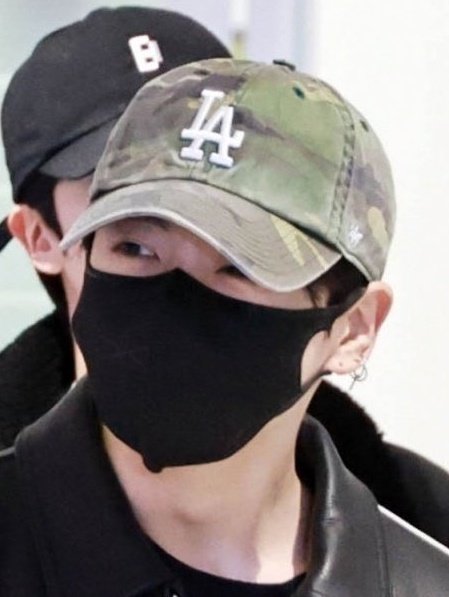 whatever_jikook's tweet image. Korean media titles: 
"Jungkook's million-dollar eyes"
"Jungkook’s radiating aura that can’t be hidden"
"Jungkook’s adorable eye smile"

"Jimin Beautiful Man"
 "Jimin, ‘Sweet Welcome’"
"‘Today, glasses senior’… Jimin, intellectual charm"
"Jimin, Shining appearance"