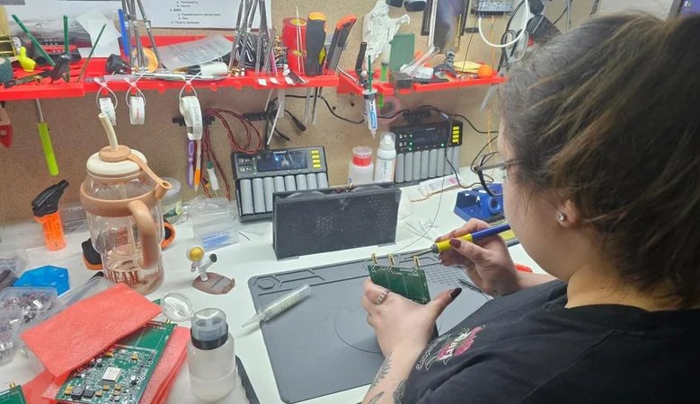 "The drone detectors I help assemble save lives."

Valeriia, a pastry chef, completely changed her life after Russia’s full-scale invasion of Ukraine.

Today, she works at BlueBird Tech, leading a team of technicians assembling the Chuika drone detectors.

These devices save the