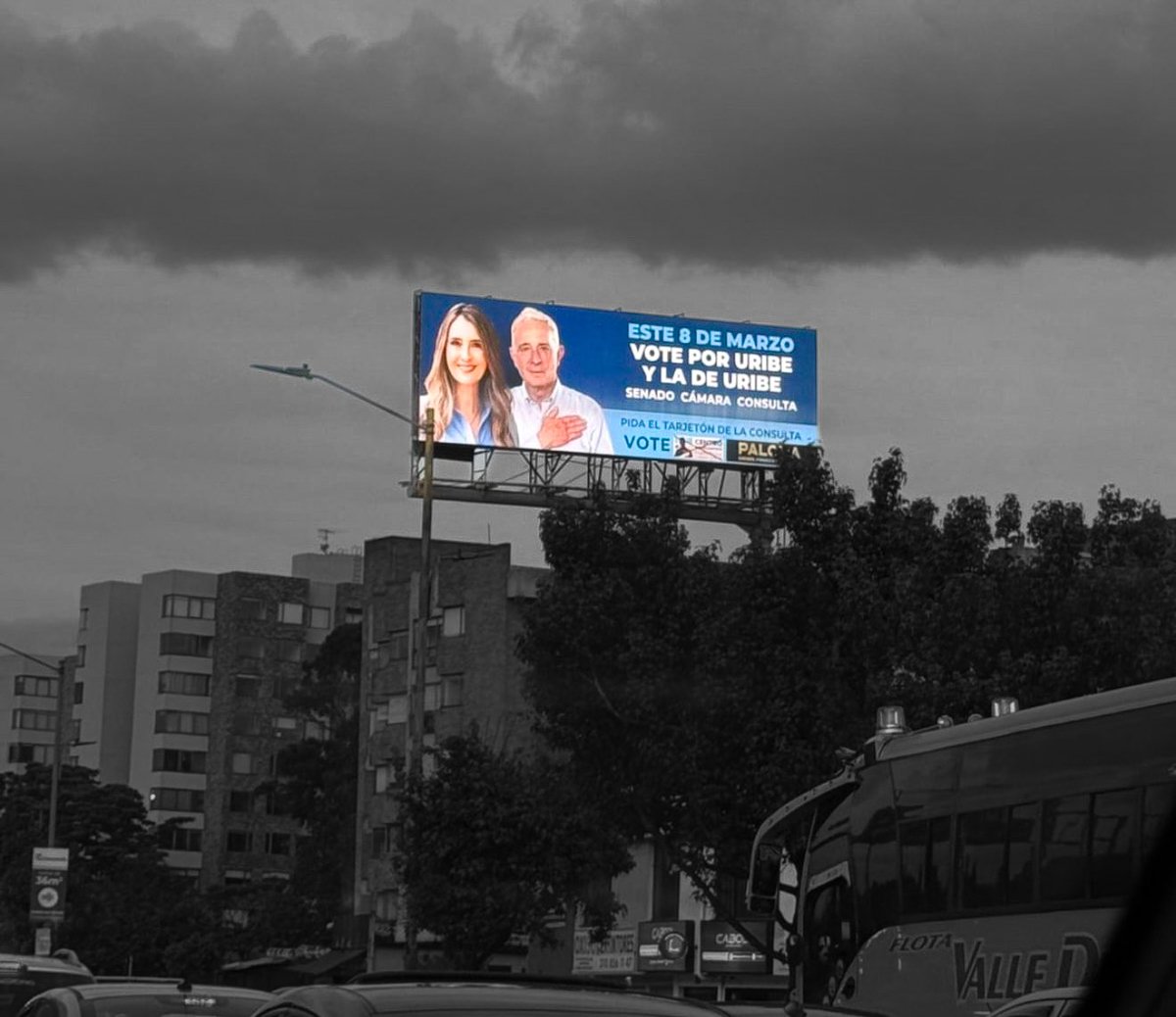 Jhonffonseca's tweet image. ¡Paloma Valencia y Álvaro Uribe Vélez son los verdaderos líderes con visión, coraje y resultados que han marcado la historia de Colombia!

¡El 8 de marzo llega la hora de la verdad!

¡Votemos triple sí por el Centro Democrático y los candidatos de Uribe!

Un voto masivo, unido y…