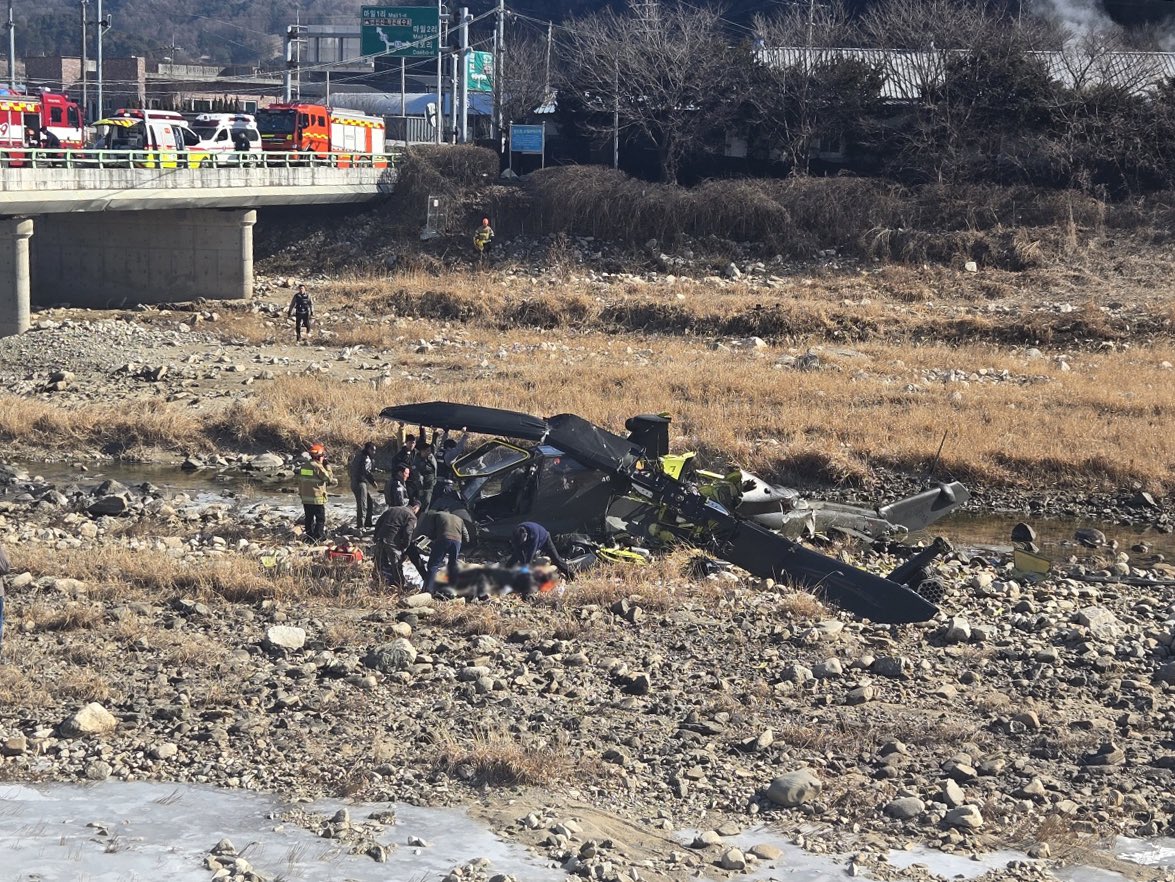 sentdefender's tweet image. An AH-1S “Cobra” Attack Helicopter with the South Korean Army crashed for unknown reasons this morning during a routine training exercise in Gapyeong County, Gyeonggi Province, killing both pilots and resulting in the grounding of all remaining AH-1Ss with the Republic of Korea…