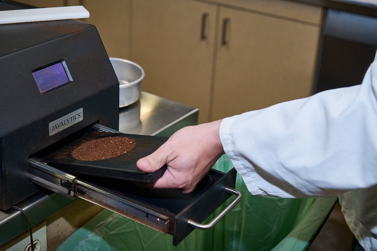 In large-scale coffee programs, winning brands deliver the same great cup every time, everywhere. That's how you build trust, increase speed of service and drive repeat visits. Learn why consistency wins. ow.ly/PXoo50YbILa #Coffee #CX #Foodserivde