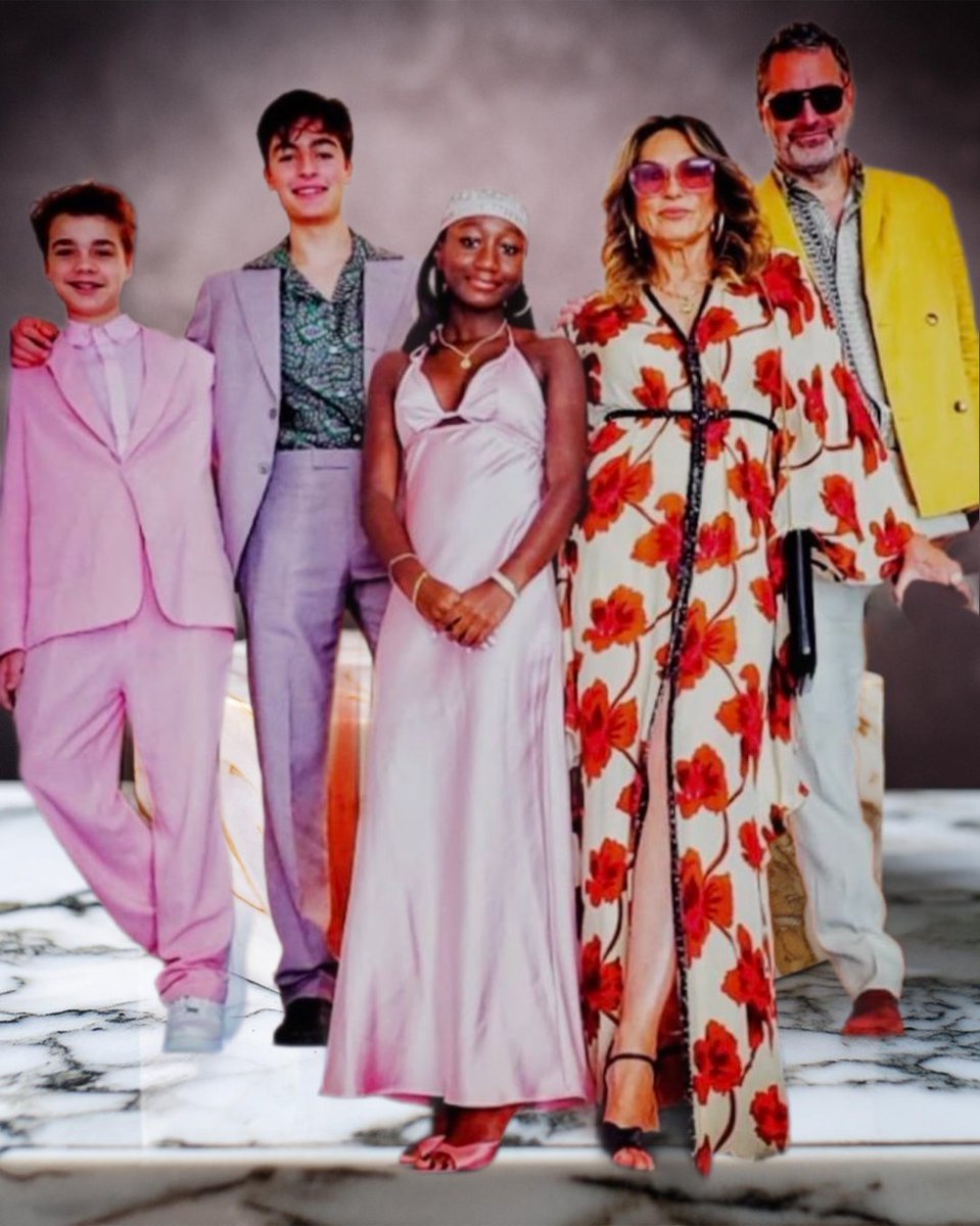 Michaela_Gaby_'s tweet image. Happy Monday and all week with this beautiful family
😍❤️😍God bless you all🙏
#MariskaHargitay 
#PeterHermann 
#BeautifulFamily