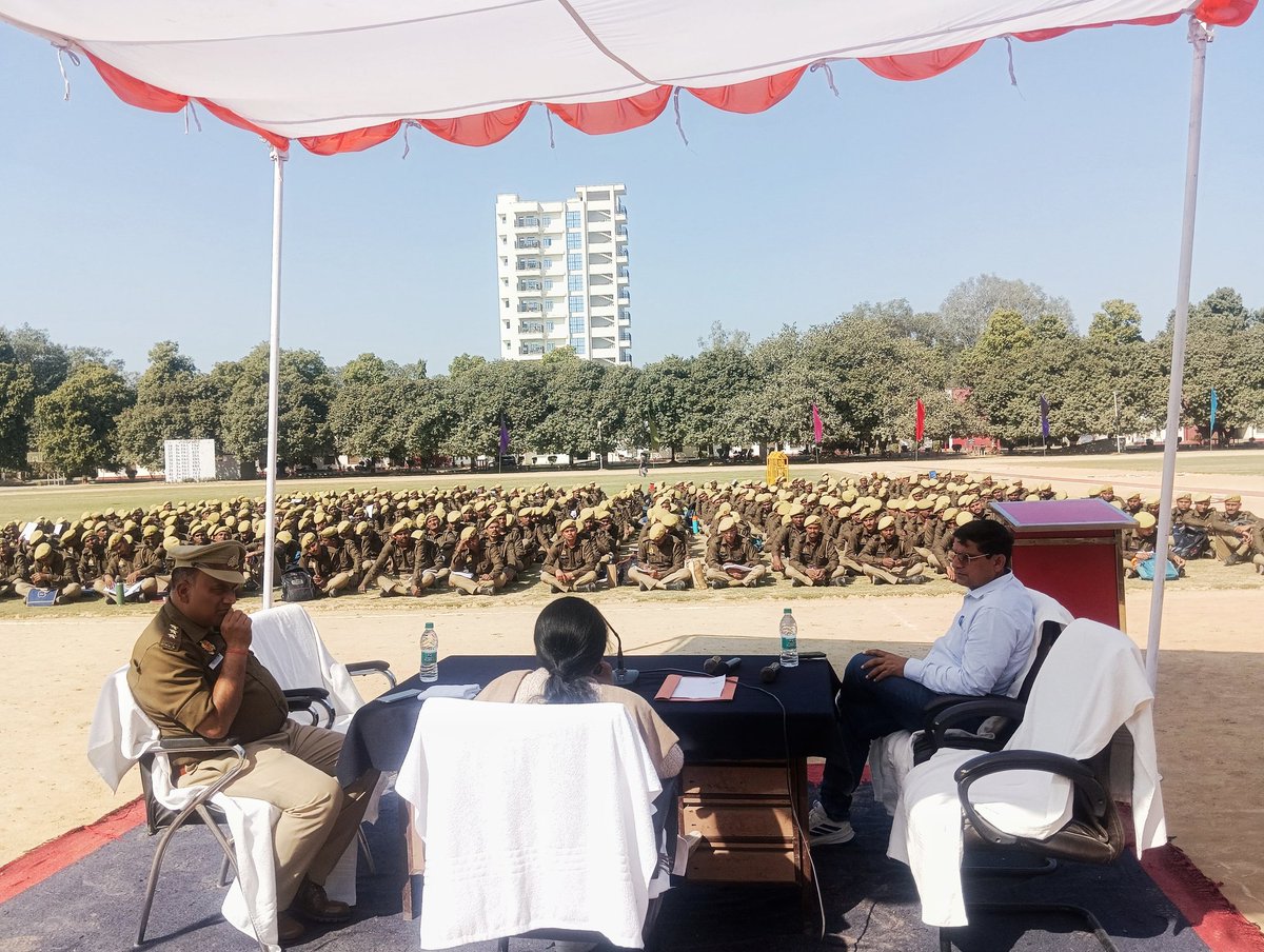 दिनांक 09.02.2026 दिन को सेनानायक महोदय श्री सर्वेश कुमार मिश्र (आईपीएस) के कुशल निर्देशन में सहायक सेनानायक श्रीमती ज्योत्सना मिश्रा के द्वारा प्रशिक्षण प्राप्त कर रहे उपस्थित 586 रिक्रूट प्रशिक्षुओं को (एल आई यू) के बारे में विस्तृत जानकारी दी गई <a href="/adgpacup/">ADG PAC UP</a> <a href="/Uppolice/">UP POLICE</a> <a href="/UPGovt/">Government of UP</a>