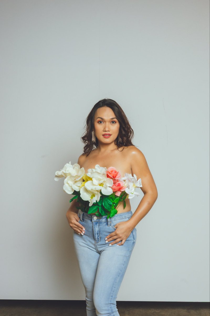 lowercaseerik's tweet photo. Jeans and flowers hate to see us coming 🫠 📸 @jeansy_veral https://t.co/p2irYAH9s0