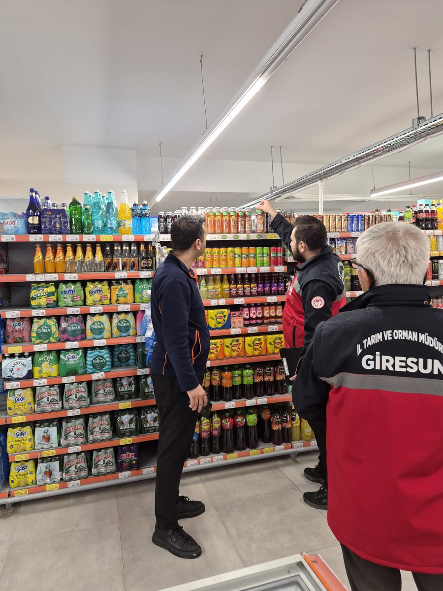 giresuntarim's tweet photo. 🚨🫙🔎İl Müdürlüğümüz teknik personelleri, 5262 sayılı Organik Tarım Kanunu ve İyi Tarım Uygulamaları Hakkındaki Yönetmelik kapsamında ilgili satış yerlerinde ürün denetimi yaptı.

@TCTarim  @Bugemtr https://t.co/T99pRaCAjt