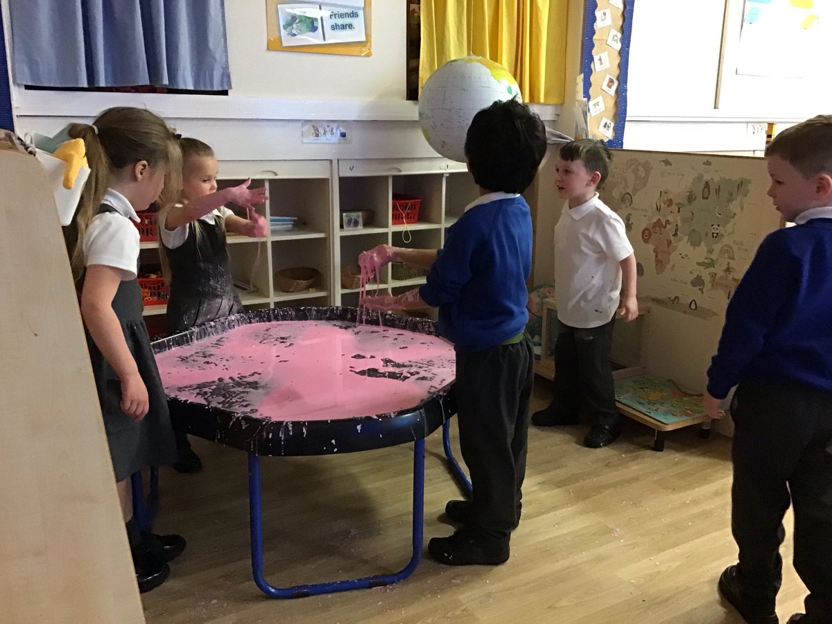 We’ve absolutely loved exploring gloop today! The children used their fine motor skills to scoop, squeeze, and mix while investigating how this amazing material can be both a solid and a liquid. So much curiosity and messy fun!