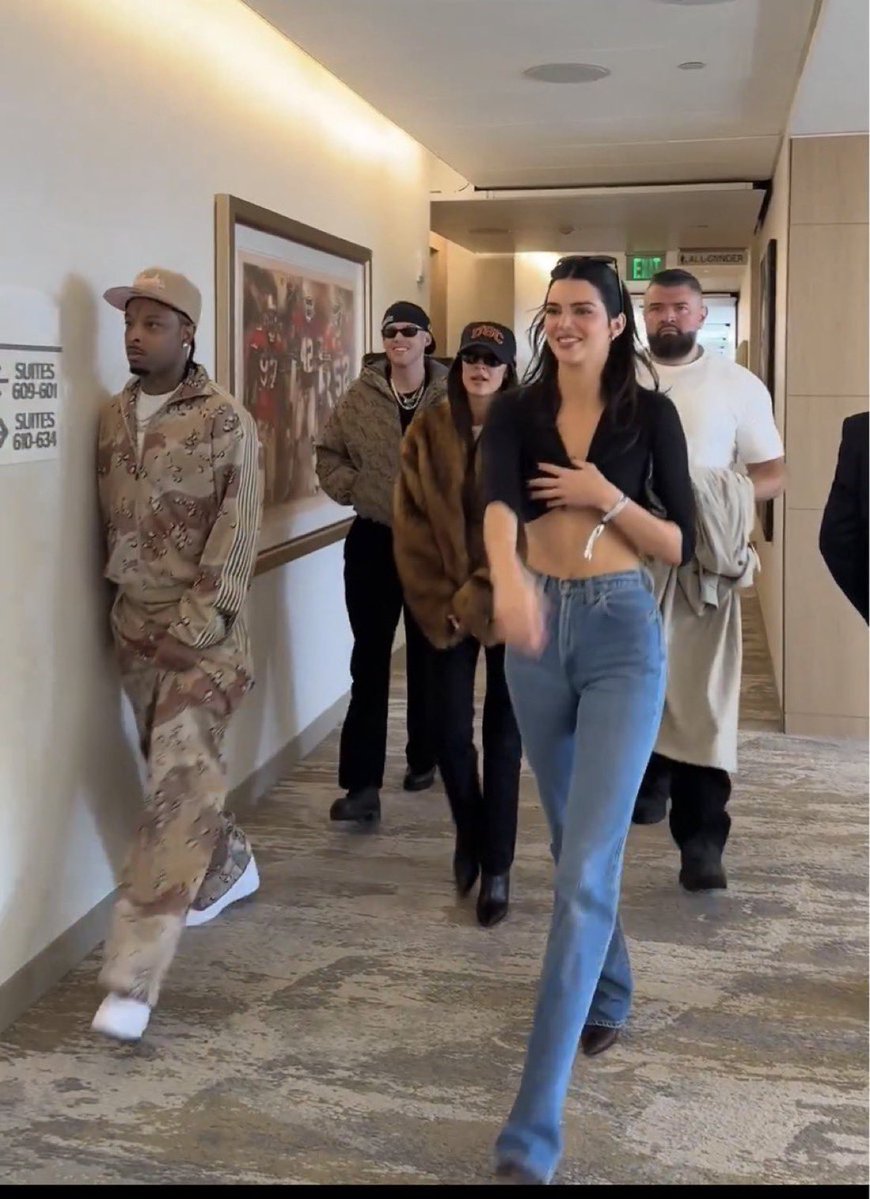 tiido_bling's tweet image. Me when im around any girl that’s not her