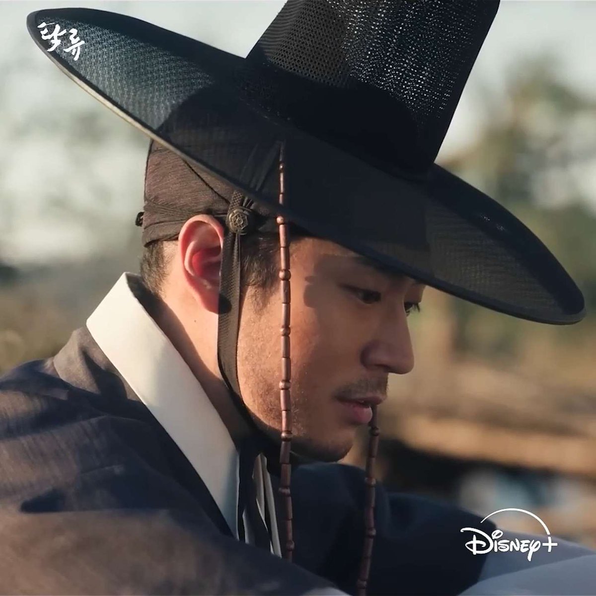 ⭐️trust &amp; watch⭐️SEOHAM
오늘따라 정천 생각에 다시 <탁류>를 
헤집고 다니는 사서함.
봐도 봐도 너무 멋진 정천 나으리♥️

#tvN_우주를줄게_박서함
#PARKSEOHAM 
#박서함 #tvN #우주를줄게
#탁류 #disneyplus #themurkystream