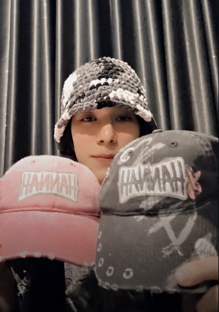 sleeproom_'s tweet image. : สวยครับ

: สั่งได้นะครับคุณลูกค้า มี 2 สี

: น่ารักดี

: ชอบใบไหนครับ

: ใบกลาง