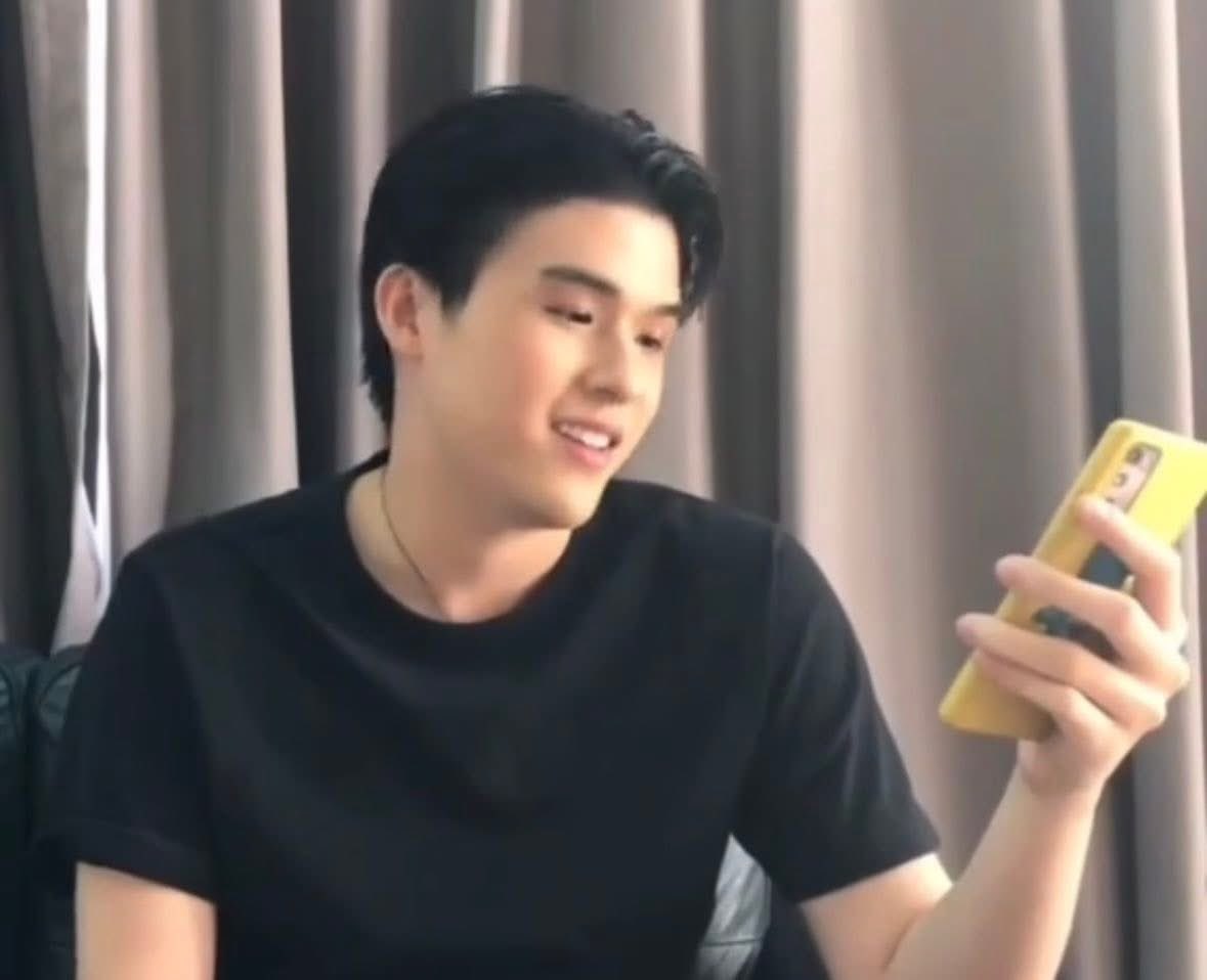 sleeproom_'s tweet image. : สวยครับ

: สั่งได้นะครับคุณลูกค้า มี 2 สี

: น่ารักดี

: ชอบใบไหนครับ

: ใบกลาง