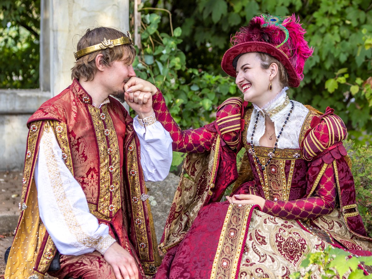 Let love lead the way this Valentine’s weekend, Feb 14 &amp; 15, at Wine, Chocolate &amp; Romance! 💘 
Enjoy treats, fine wines, and vow renewals. Don’t miss Ladies &amp; Lords Shopping Day on Feb 15th! Learn more: bayarearenfest.com/wine-chocolate… 

#BayAreaRenaissance #OnlyAtBARenaissance #Huzzah