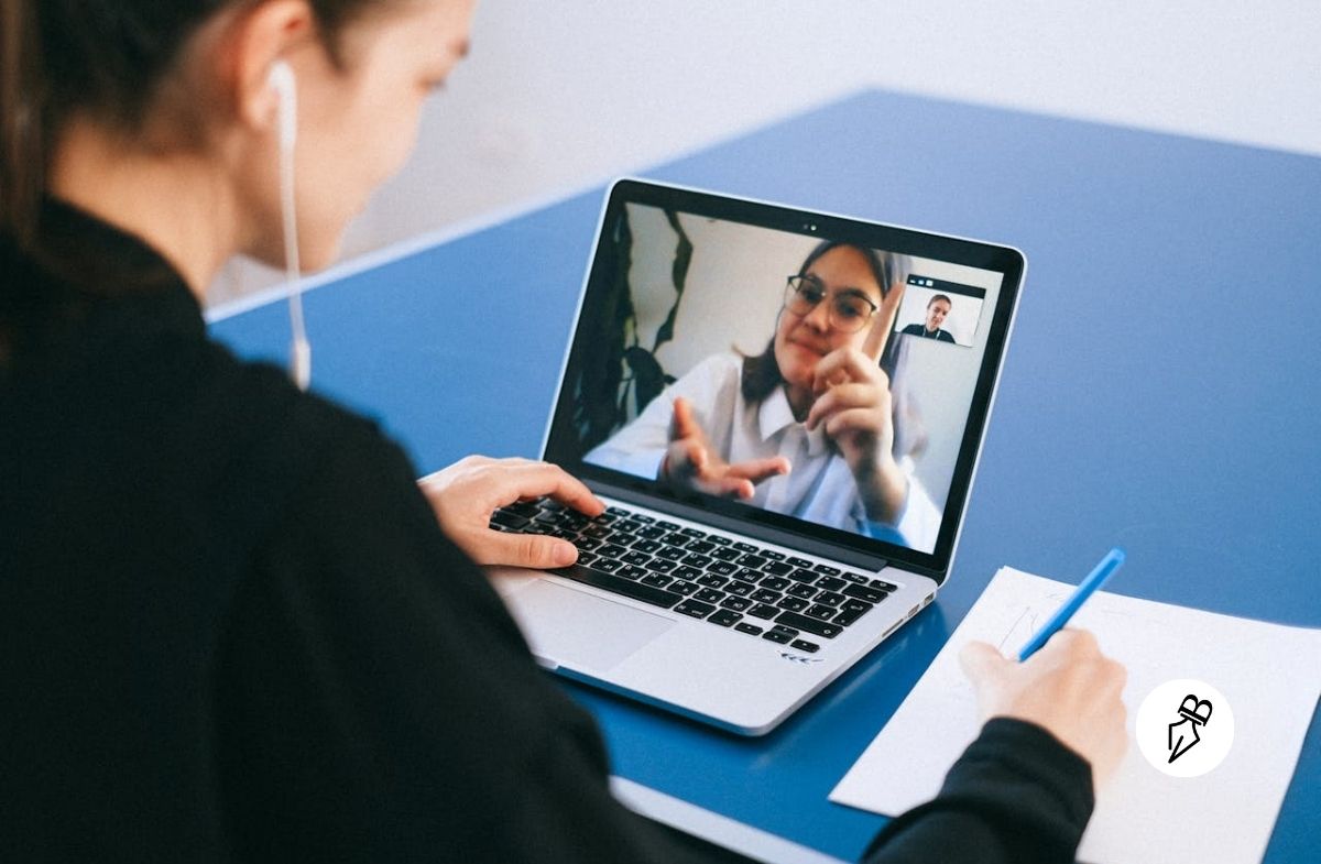 bernieshoot's tweet image. 🎙️ Accent parfait en FLE : objectif ou pression inutile ?
Une étude Preply questionne le complexe de l’accent et la place de la diversité linguistique.
👉 rainfolk.com/2026/02/comple…
#Rainfolk #FLE #Accent #Langues