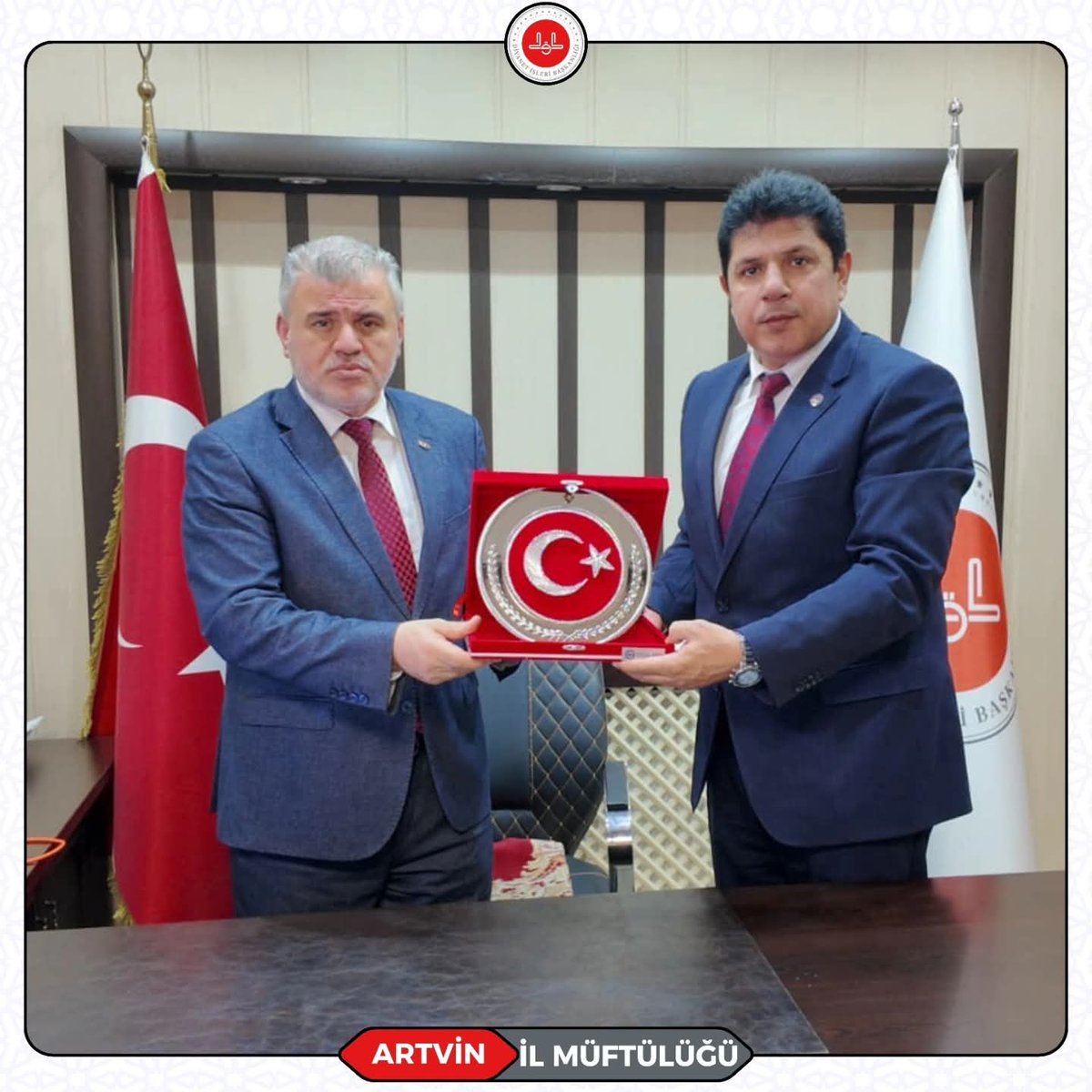 IlArtvin's tweet photo. Diyanet ve Vakıf Çalışanları Sendikası (DİVA-SEN) Genel Başkanı Sayın Osman Taşcı, Genel Başkan Yardımcısı Sayın Ercan Çaylan ve beraberlerindeki heyet, İl Müftümüz Sayın Ertuğran Mehmet Soylu’yu makamında ziyaret etti.
https://t.co/p3dzXoDHPh
#Diyanet #Artvin #Divasen https://t.co/k5rqCbeAQe
