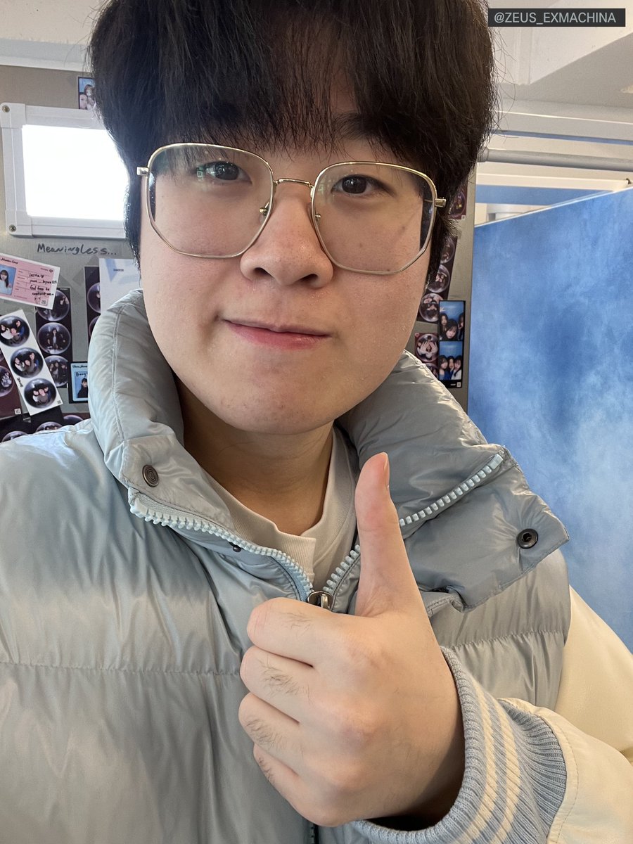 ZEUS_EXMACHlNA's tweet image. 생일 진심으로 축하했고 올해도 진짜 빠이팅 해봅시다!! 
이건 프레임 이벤트에서 자만추했던 사진인데 공유를...