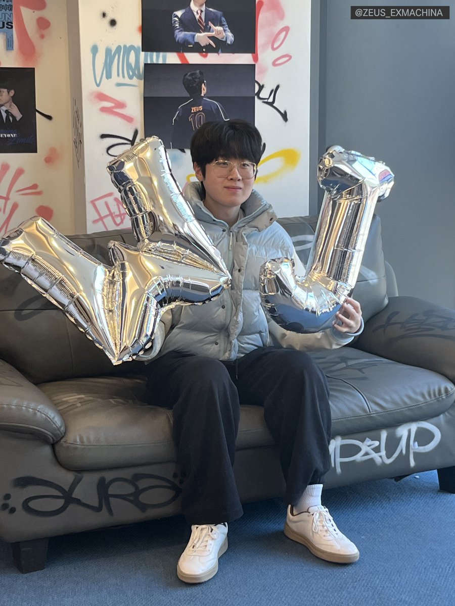 ZEUS_EXMACHlNA's tweet image. 