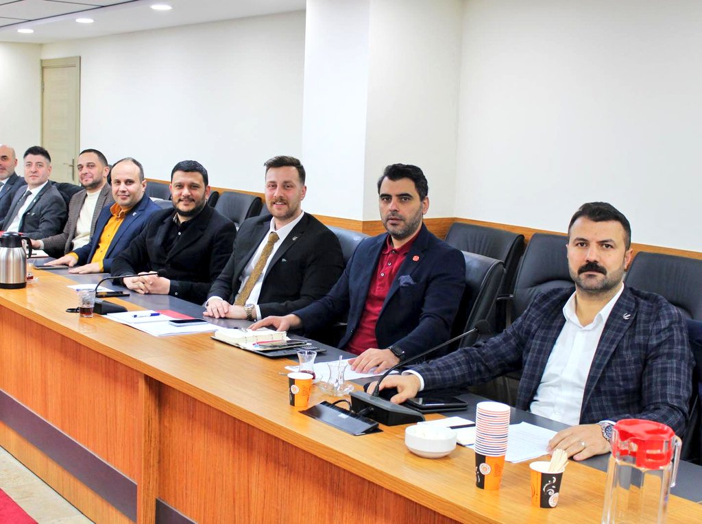 Yldrm_brhn's tweet photo. Haftalık olağan İl icra toplantımızı il başkanımız sn Nuri ÖZATA riyasetinde gerçekleştirdik.
Alınan kararlar hayırlara vesile olsun inşallah.
@erbakanfatih
@nuriozatatr
#fatiherbakan #milligorus #yenidenrefahpartisi https://t.co/ITw0a5eojD