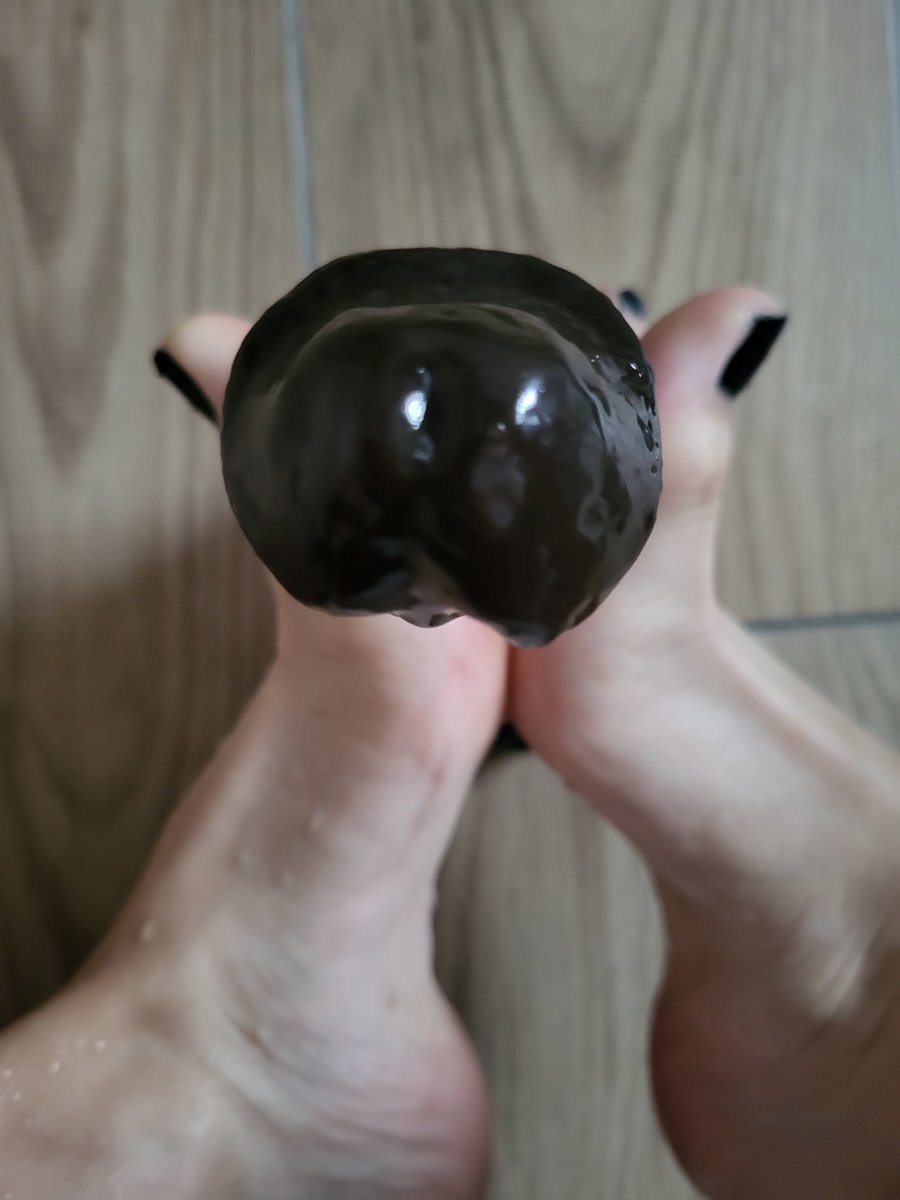 TrueQuiss's tweet photo. Training your mouth and ass is a good start but notenough, practice any way you can. #sissy #bnwo #feet #feetfetısh https://t.co/SREH4u5Q7O