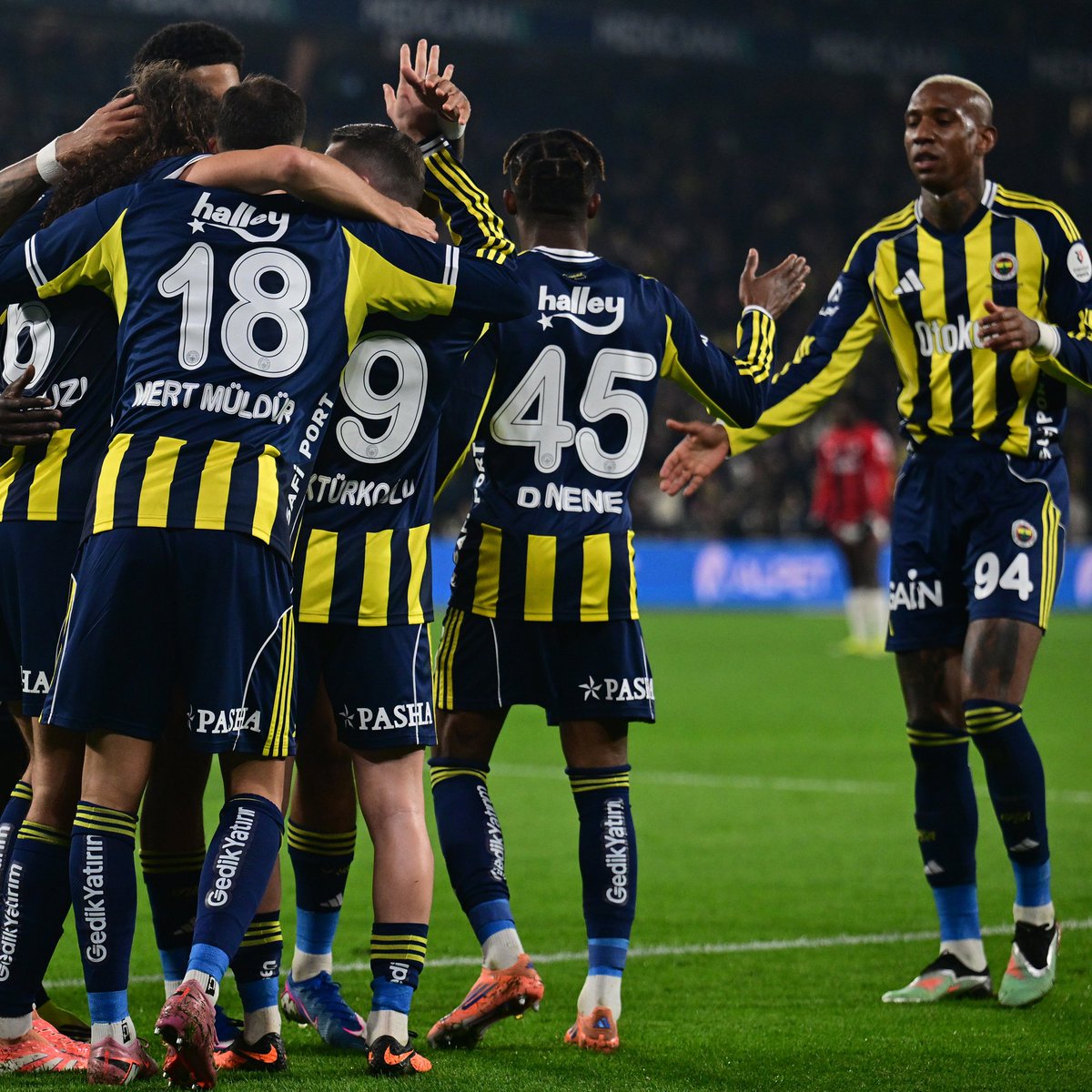 liberotvspor's tweet image. İLK YARI SONUCU | Fenerbahçe 3-0 Natura Dünyası Gençlerbirliği

⚽️ 16' Anderson Talisca
⚽️ 27', 33' Kerem Aktürkoğlu