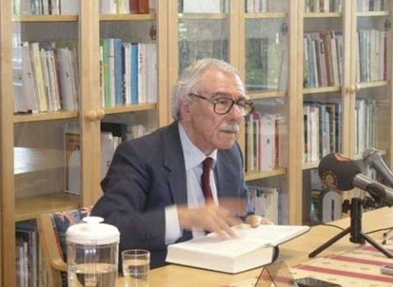 Bi xemgîniyeke pir mezin me bihîst ku zimanzan, lêkolîner, wêjekar û dîroknasê Kurd hêja Mehmed Emîn Bozarslan çûye ber dilovaniya Xwedê. 

Jiyaneke gelek bi wate û tejî têkoşîn, mîrateyeke bêhempa û mirineke li sirgûnê…Jiyana Seyda Mehmed Emîn kurteçîroka gelê wî ye. Serê gelê