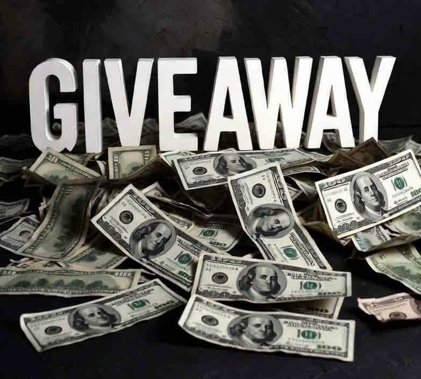 New Giveaway!

2 x 25$

Requirements:
Follow me and <a href="/itsDSnugs/">DSnugs</a> 
Retweet
Tag 2 Friends

Giveaway ends in 5 Days!

Good Luck!