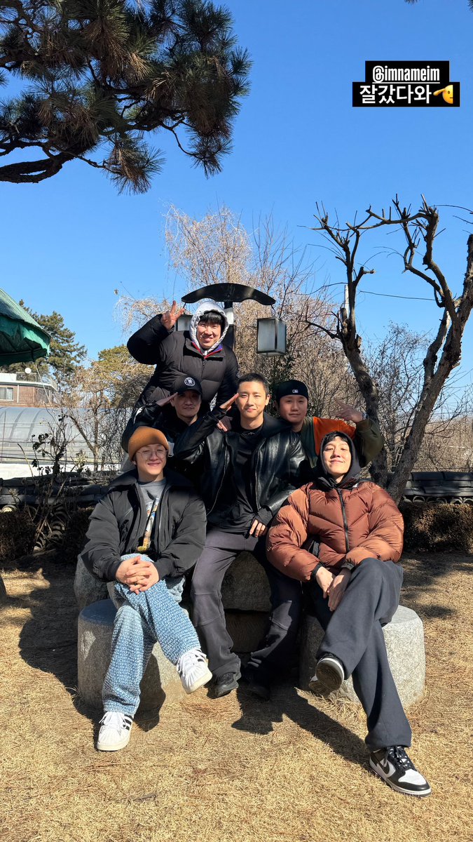 tapiochaepearl's tweet photo. MONSTA X members, Coda Crew (Wooki, Yoonseok, OF'F), MONSTA X's choreographer (Yu Jungwan &amp; Lee Hansol), and dancer sent off Changkyun to his training camp. https://t.co/WN4U0dGtwS