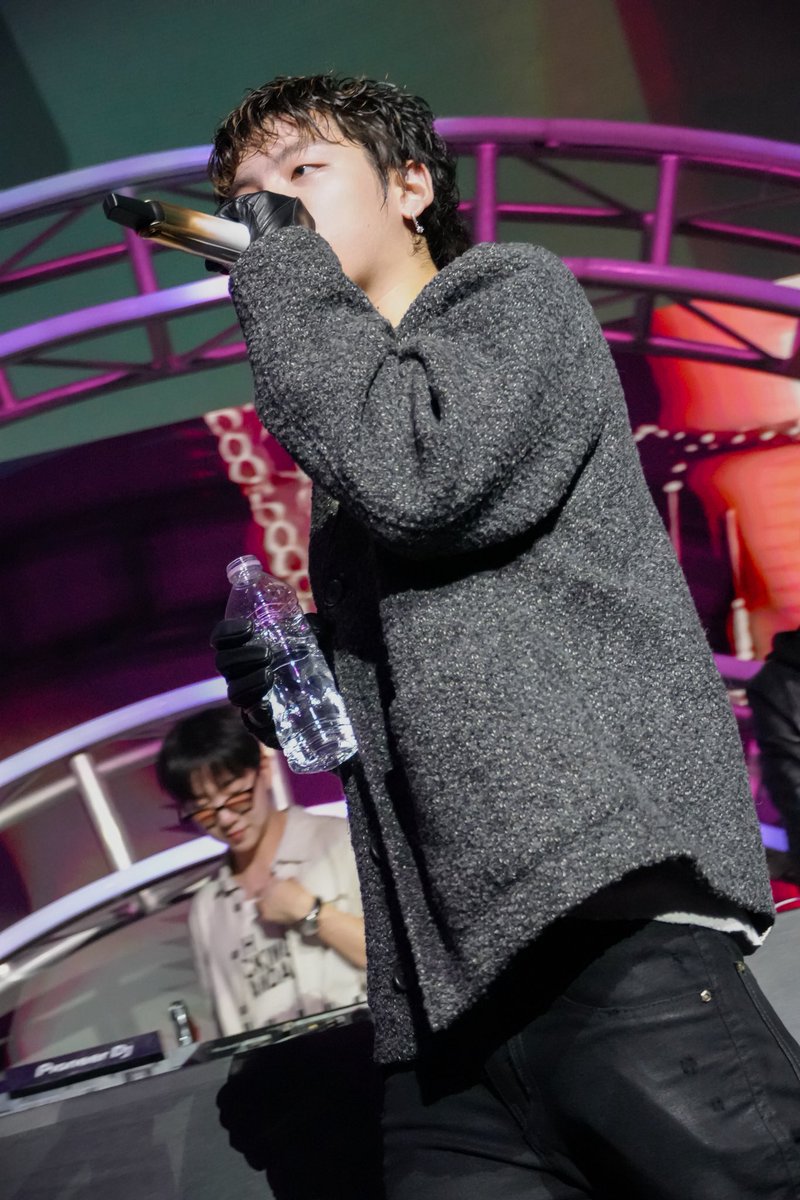 chopchip_____'s tweet photo. 우주비행 장용준 https://t.co/yOuiUVQWu5