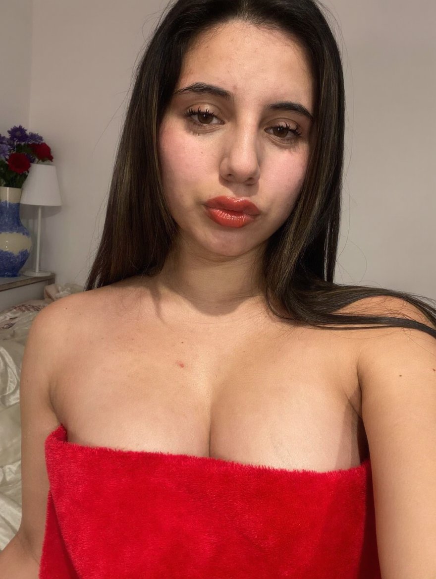 ssjserenaa's tweet photo. @isizzly bout to take a bath, care to join? https://t.co/uGaeSw9kUr