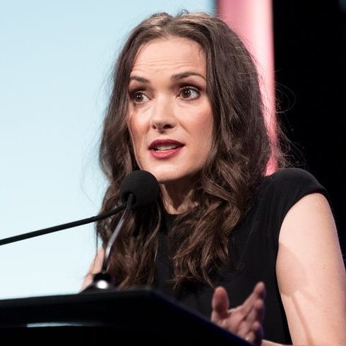 she's so fucking pretty . anyone who ever told her otherwise is in hell tbh