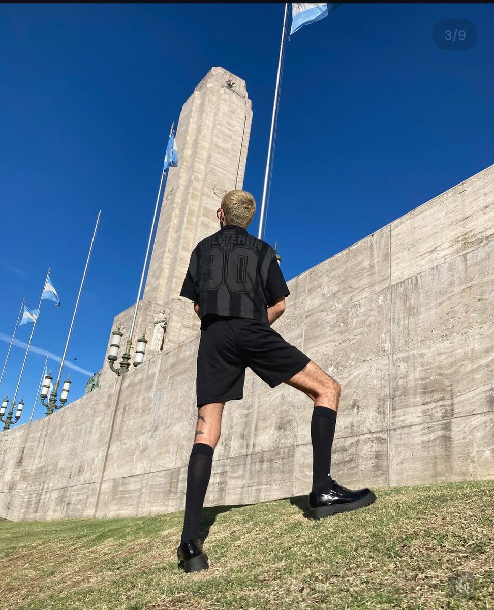 LRodriguez002's tweet image. Que sabra de la patria si se mea en el monumento?