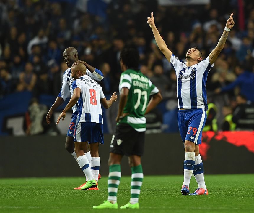 Hoje é dia
Hoje é guerra
Hoje é matar ou morrer
Hoje é dia de matar aqueles filhos das puta
Trinca-los, Roe-los, Come-los

HOJE É DIA DE SER PORTO CARALHO
HOJE É POR VOCES, ETERNO PRESIDENTE E  ETERNO CAPITÃO!