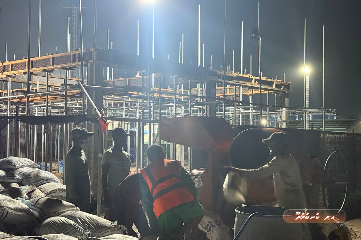 rdcmaldives's tweet photo. ޕަބްލިކް ސެކްޓަރ އިންވެސްޓްމަންޓް ޕްރޮގްރާމްގެ ދަށުން އދ. ކުނބުރުދޫގައި ތަރައްޤީ ކުރުމަށް ހަމަޖެހިފައިވާ ޕޮލިސް ޕޯސްޓުގެ މަސައްކަތްތަކުގެ ތެރެއިން ރޫފް ބީމް ކާސްޓިންގގެ މަސައްކަތް ވަނީ ނިންމާލެވިފައެވެ.

#TeamRDC https://t.co/14yRHkpUxY