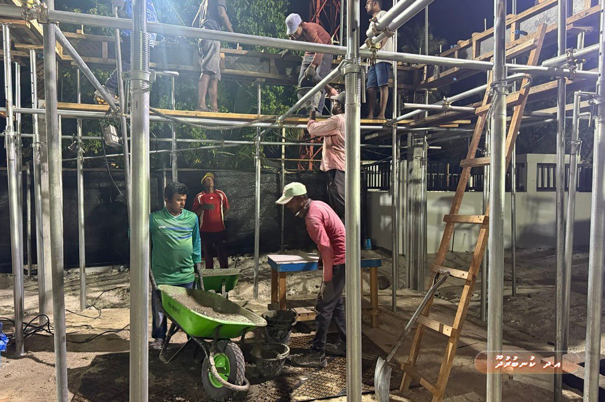 rdcmaldives's tweet photo. ޕަބްލިކް ސެކްޓަރ އިންވެސްޓްމަންޓް ޕްރޮގްރާމްގެ ދަށުން އދ. ކުނބުރުދޫގައި ތަރައްޤީ ކުރުމަށް ހަމަޖެހިފައިވާ ޕޮލިސް ޕޯސްޓުގެ މަސައްކަތްތަކުގެ ތެރެއިން ރޫފް ބީމް ކާސްޓިންގގެ މަސައްކަތް ވަނީ ނިންމާލެވިފައެވެ.

#TeamRDC https://t.co/14yRHkpUxY
