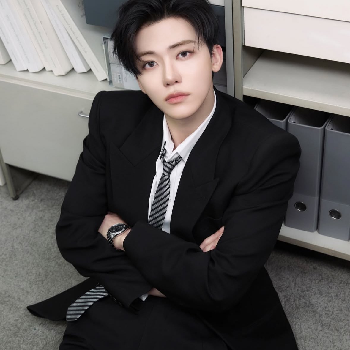 jisungjisungjg's tweet image. au #nomin |  bothsides ⚔️

dos detectives rivales son obligados a trabajar juntos en el caso más importante de sus carreras.

para resolver el caso tendrán que confiar… pero ¿cómo confías en alguien que siempre parece tener dos versiones de sí mismo?