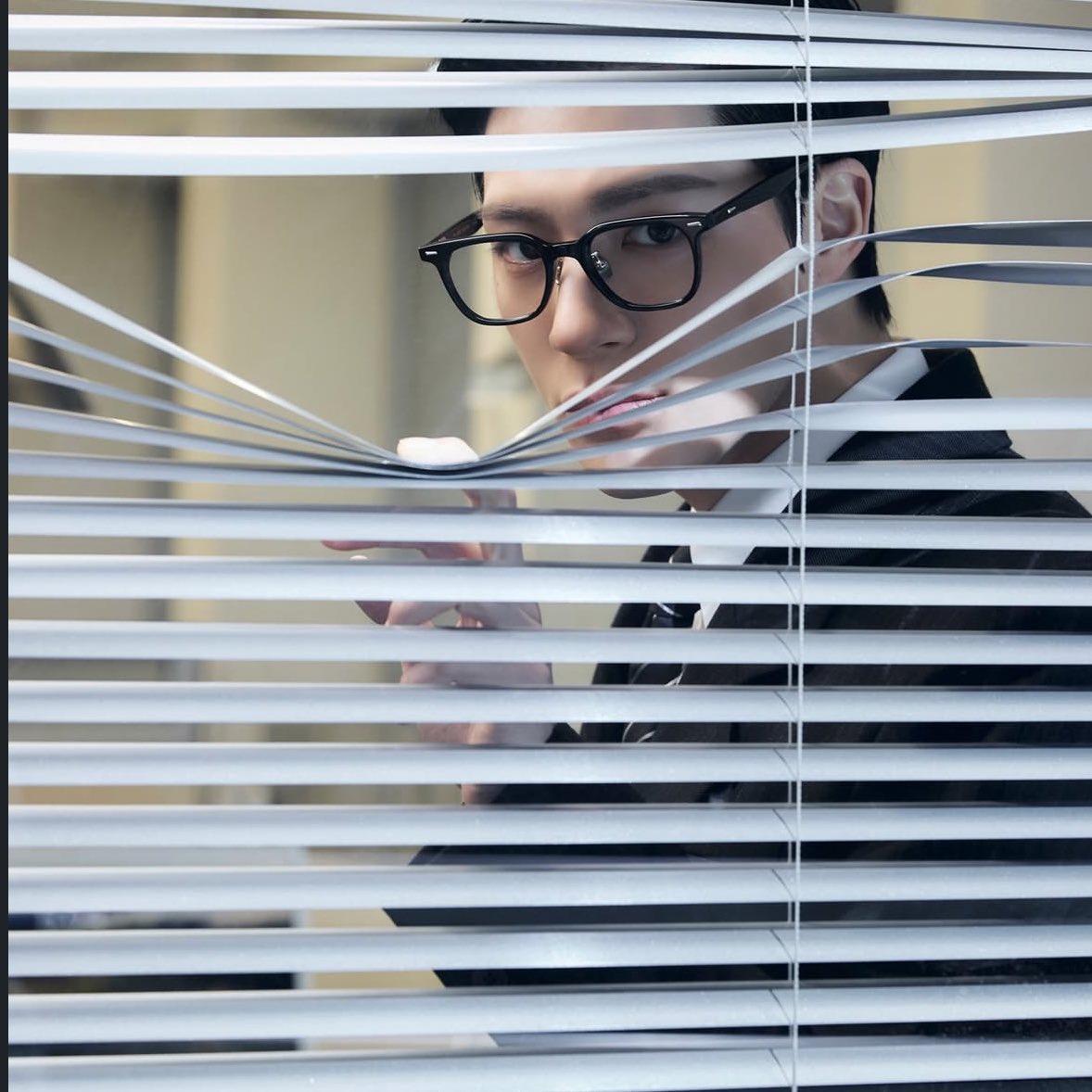 jisungjisungjg's tweet image. au #nomin |  bothsides ⚔️

dos detectives rivales son obligados a trabajar juntos en el caso más importante de sus carreras.

para resolver el caso tendrán que confiar… pero ¿cómo confías en alguien que siempre parece tener dos versiones de sí mismo?