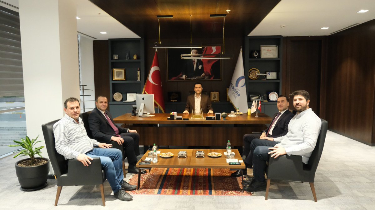 Ziraat Bankası Bölge Müdürü Sayın Serkan Gece ve Ziraat Bankası Merkez Şubesi Müdürü Sayın Ercan Bakırcı, bizleri ziyaret etti. 
Ziyaret kapsamında kurumsal konular hakkında karşılıklı görüş alışverişinde bulunuldu.
Nazik ziyaretleri için kendilerine teşekkür ederim.
