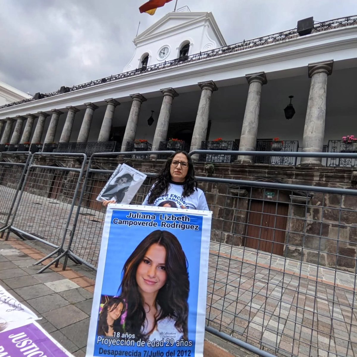 Juliana Campoverde  fue desaparecida por
Jonathan Patricio Carrillo Sánchez, sentenciado, que sigue sin decir dónde está mi hija
El Estado ecuatoriano ha sido cómplice por su inacción, negligencia y silencio
+ de 13 años sin verdad ni justicia.
¿Dónde está Juliana?
<a href="/MinGobiernoEc/">Ministerio de Gobierno Ecuador</a>