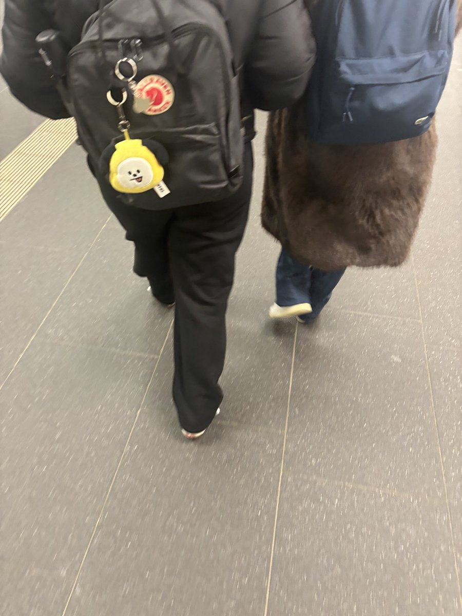 ANNYR4NG's tweet image. MAMA AN ARMY BEHIND U!