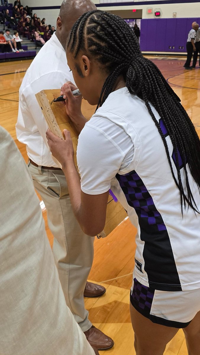 MrhsGirls_Bball's tweet photo. 🏀💜 🤍Congratulations to @trin_mcfarland on reaching the 1,000 career point milestone! So proud of all your hard work, leadership, and dedication to our program. Well deserved!#ALLINFAMILY #CREATEC.H.A.O.S. #NOTHINGLESS #MortonMade #HornsUp https://t.co/pNtFpEroXF