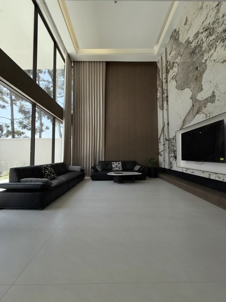 Properties 360 tweet media
