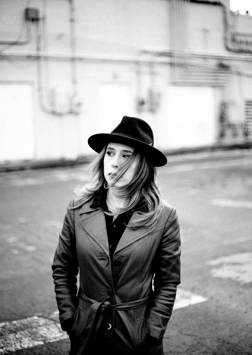 HypehubMagazine's tweet photo. Anana Kaye's new single, "There Is A War," is a strong new version of a  Leonard Cohen song. It came out on Meridian (ECR Music Group) as the  second single from her next album, "Are You There?"
Read more: https://t.co/vA3oPRnmOM https://t.co/IAYkgUsBjG