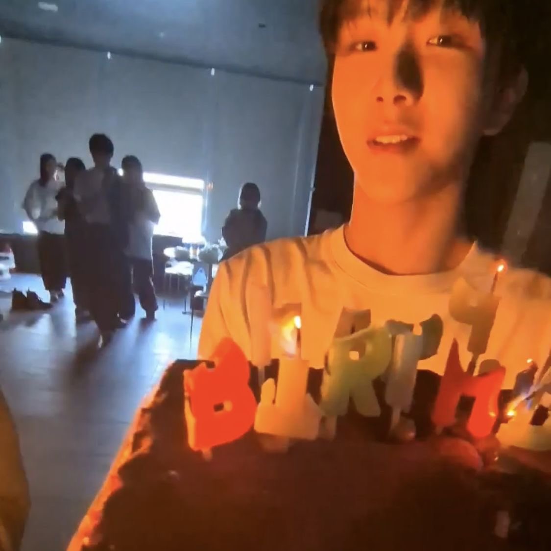 저 오늘 생일임다!!!!!!
생일 축하 한번씩만 해주세요/// ꕤ˚₊⊹