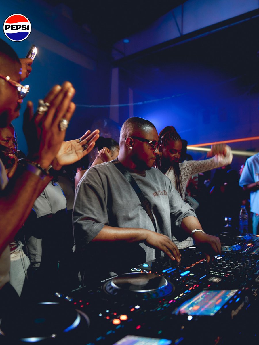 Pepsi_Naija's tweet image. No warm up. No slow build.

We hit Element House and the vibes went straight to 100. 

Drop an emoji in the comment if you turned up with us.

#PepsiNaija #ElementHouse #RefreshTheStreetz