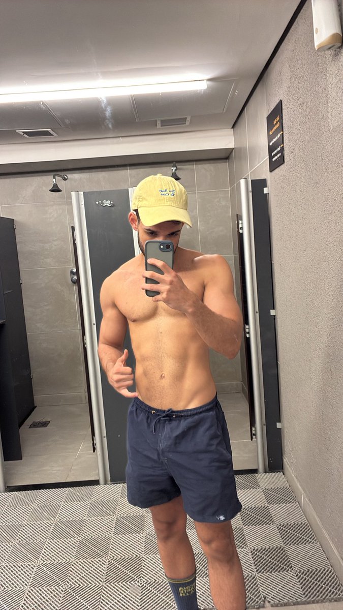 italuzin tweet media