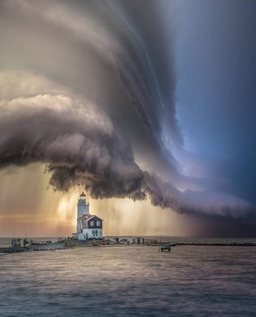 Miep51082958's tweet photo. #ForcesOfNature
#Rolwolk #ShelfCloud https://t.co/JkzY5hACc8