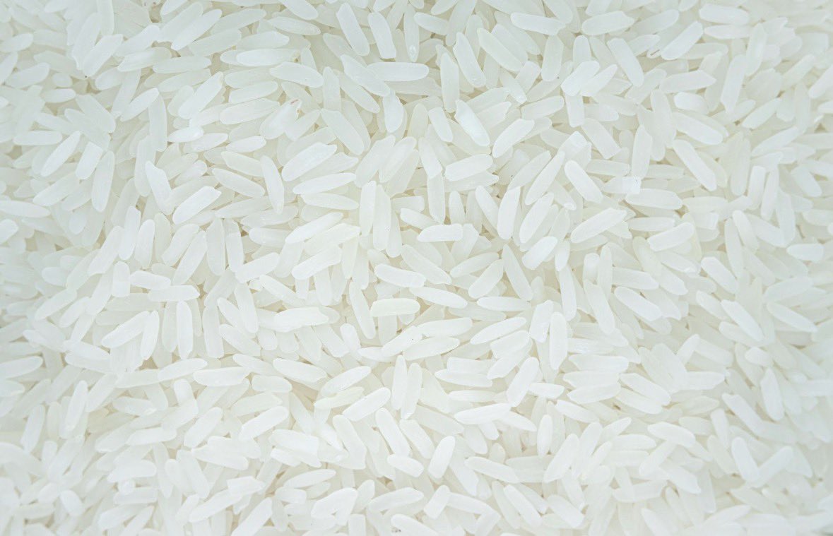 이렇게 비교하면쉬운데
한국쌀                                    동남아쌀

알이 짧고 둥글다                길고 가늘다
수분 많고 찰기 강함          수분 적고 날림, 잘 흩어짐
밥 자체의 고소함, 단맛     향이 존재함

한국에서는 님들쌀 식당에서팔면 장사안됨…
안좋아해요…;;