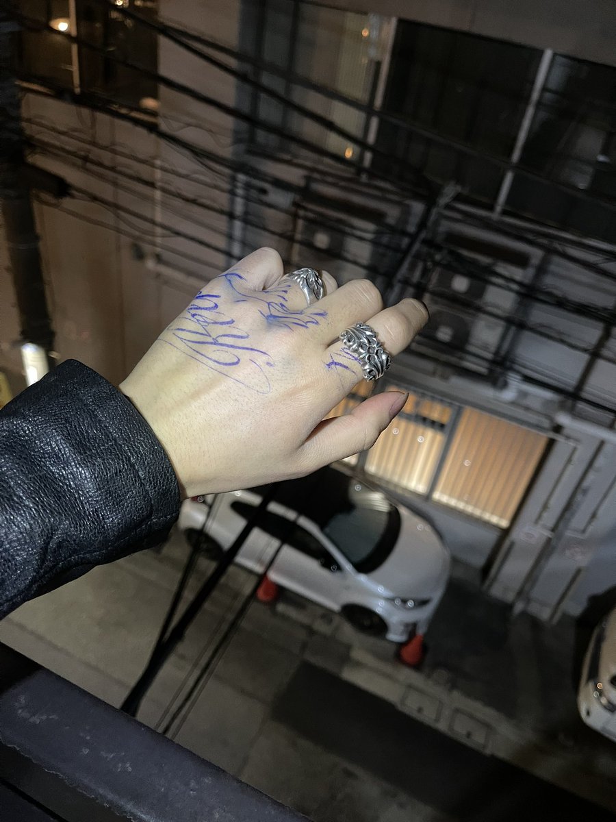 とむら tweet media