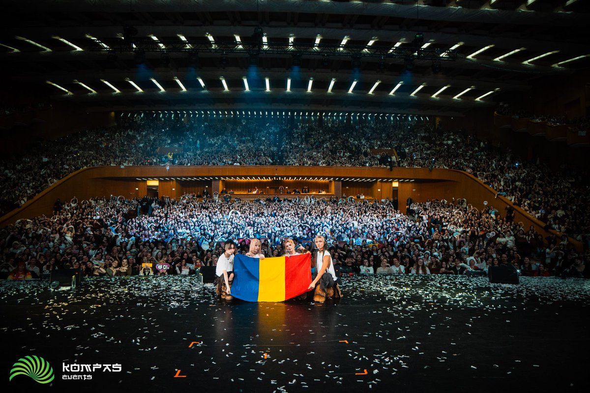 KpopbyKompas tweet media